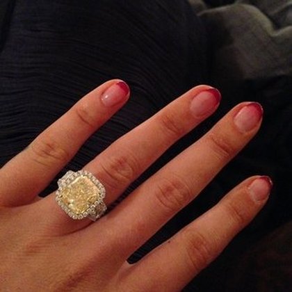 La bague de fiançailles d'Iggy Azalea