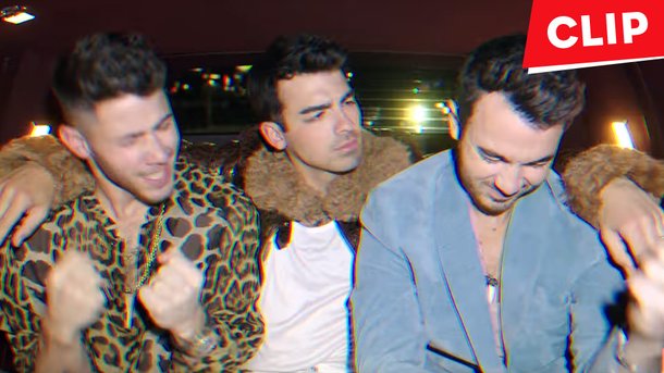 Les Jonas Brothers sortent une vidéo alternative de «What A Man Gotta Do»
