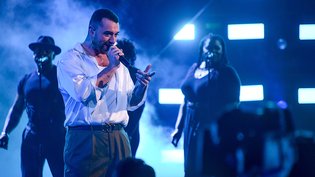 Sam Smith interprète «Dancing With A Stranger»