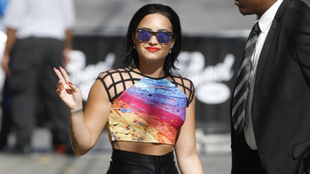 Demi Lovato: elle évoque ses plus belles chutes en concert!