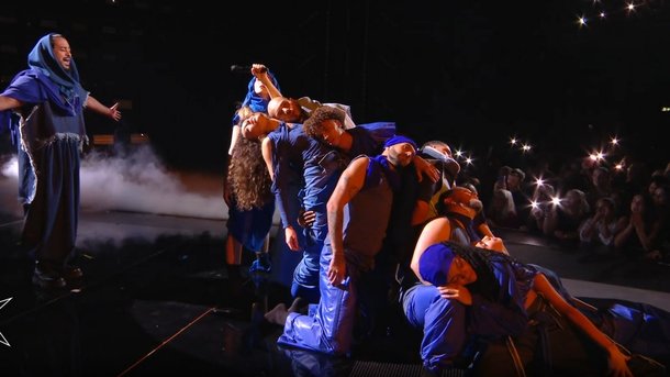 Slimane performe sur son hit "Mon Amour"