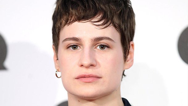 Christine and The Queens: découvrez sa reprise du titre « California » de Mylène Farmer