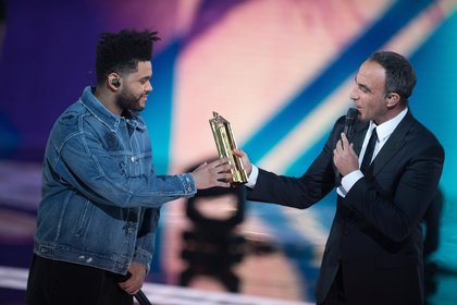 The Weeknd et Nikos Aliagas - NRJ Music Awards 2017