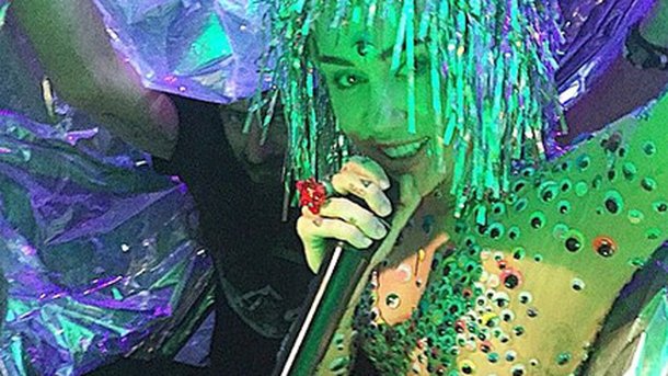 Miley Cyrus : déjà de retour sur scène!
