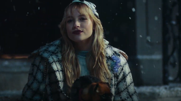 Angèle dépasse les limites du réel dans le clip de «Libre»