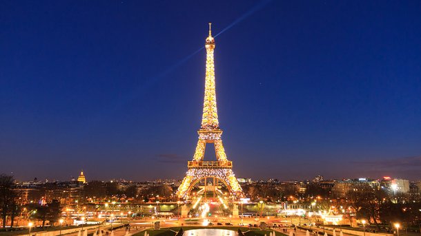 Les infos du Réveil Chérie : 20 000 ampoules illuminent la Tour Eiffel chaque jours !