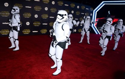 Les Stormtroopers à la première mondiale de Star Wars Episode VII à Los Angeles