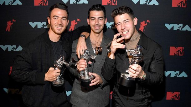 Jonas Brothers: retour aux années 80 avec le clip de leur hit "Cool"
