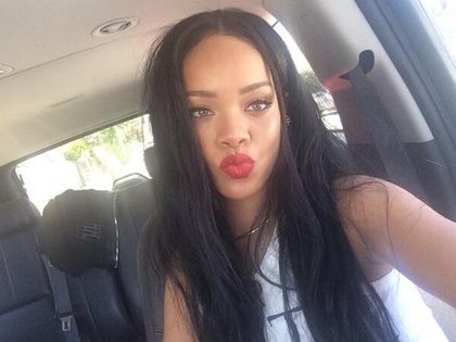 Rihanna: Me$$y Hurr day