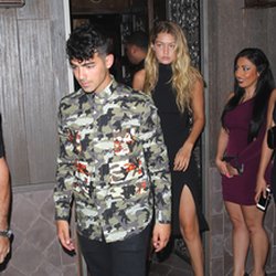 Joe Jonas et Gigi Hadid au restaurant