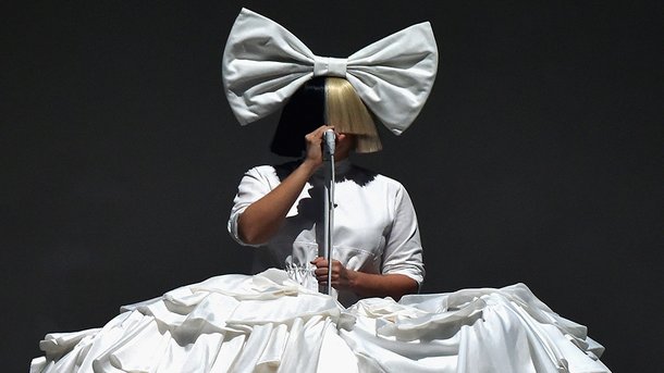 Sia dévoilera son nouveau hit "Together" le 20 mai prochain!