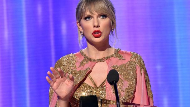 Taylor Swift : comment s'est-elle imposée comme une icône de la musique ?