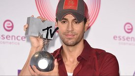 Enrique Iglesias: retour sur le phénomène "Duele el Corazón"