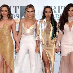 Jade Thirlwall, Perrie Edwards, Leigh-Anne Pinnock et Jesy Nelson des Little Mix arrivent aux Brit Awards 2016