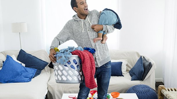 Les infos du Réveil Chérie : Un parent au foyer devrait toucher 145 000 euros de salaire