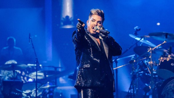 Adam Lambert reprend le puissant "Holding out for a Hero" de Bonnie Tyler