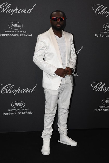 Maître Gims dans un très chic ensemble blanc