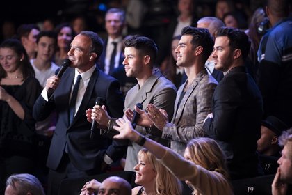 Nikos Aliagas et les Jonas Brothers - Cérémonie NRJ Music Awards 2019