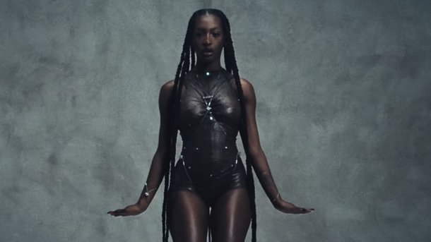 Ebony se libère de ses chaînes avec son premier album "Menelik"