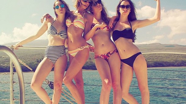 Taylor Swift piège les paparazzi avec une photo en bikini!