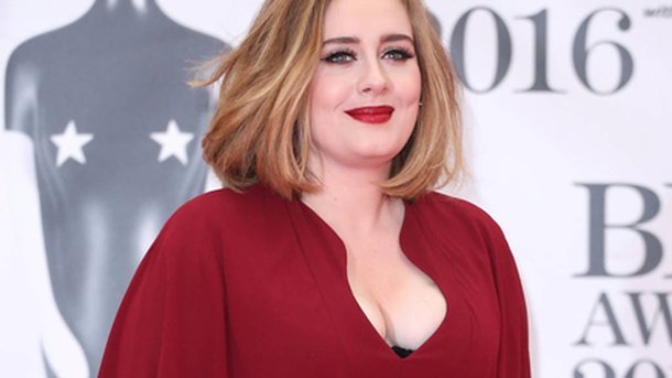 Adele : malade, au bord des larmes et sans maquillage, elle annule son concert à Phoenix