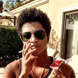 Bruno Mars: Journée 1 E-Cig, je vais y arriver!!! C'est pour toi maman