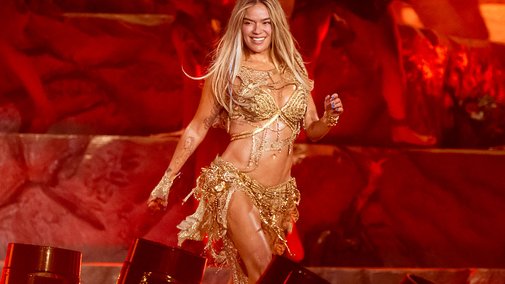 Karol G invite les créateurs de la danse "BbY WOW" sur sa tournée mondiale