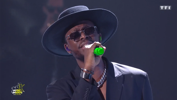 Dadju chante ses plus gros titres en live