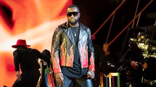 Maître Gims – Medley « Bella », « Sapé comme jamais », « Est-ce que tu m’aimes ? »