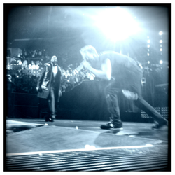 Coldplay : Bonne Année à tous! Merci pour cette supère année 2012, et c'est parti pour une autre! R42