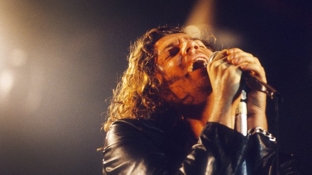Cette reprise live de  "Never Tear Us Apart" d'INXS va vous mettre des frissons