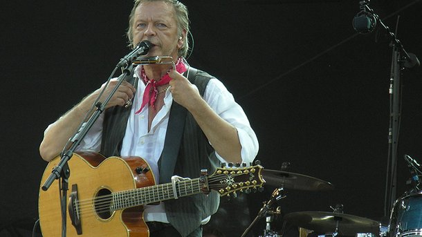 "Les mômes et les enfants d'abord", le nouvel album de Renaud, illustré par Zep, sortira le 29 novembre !