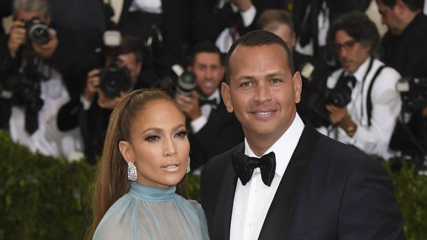 Jennifer Lopez partage son bonheur avec Alex Rodriguez