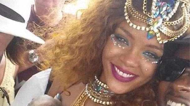 Rihanna : fiesta et tenue de carnaval à la Bardade !