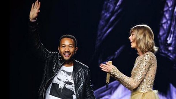 Taylor Swift : en duo avec John Legend sur scène!