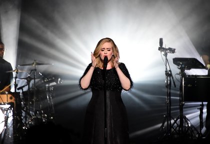 Adele sur scène - NRJ Music Awards 2015