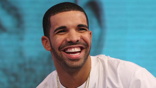 Drake donne 10 000$ de pourboire à deux employées de McDonald’s!