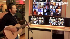 VIANNEY - Medley : "Pas là", "Je m'en vais", "La même" en live dans Le Réveil Chérie
