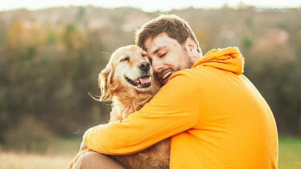Les infos du Réveil Chérie : faire des câlins à son chien permet-il de réduire son stress ?