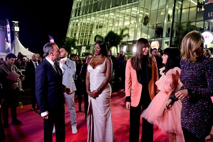 Nikos Aliagas, Aya Nakamura, Clara Luciani, Jenifer et Vitaa - Montée des Marches NRJ Music Awards 2019
