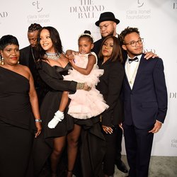 Rihanna et sa famille au Diamond Ball, septembre 2017