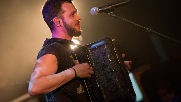 Claudio Capéo : les images de son concert Pop Love à Tours