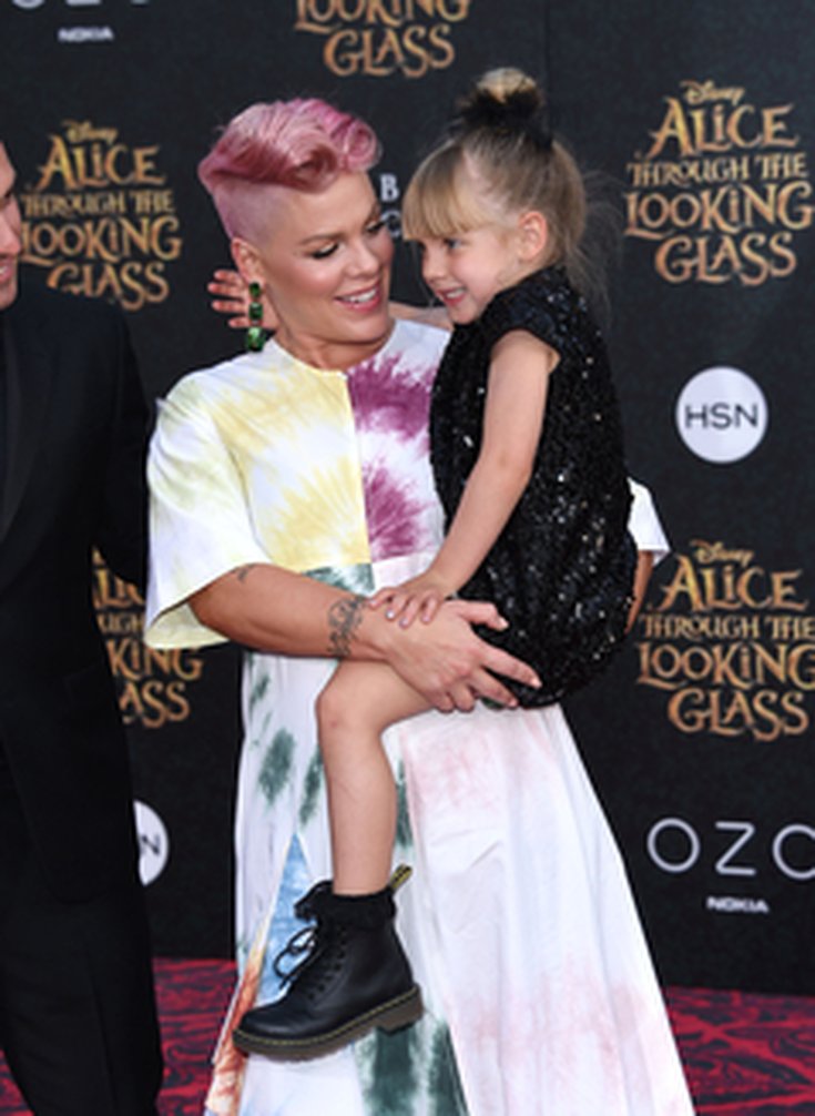 Pink et Willow - Première d' «Alice de l’autre côté du miroir»