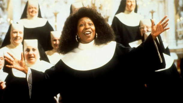 « Sister Act 2 » : Whoopi Goldberg fête les 30 ans du film en réunissant la chorale culte