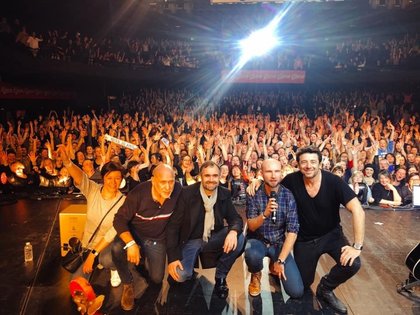 Patrick Bruel et la team Chérie sur la scène du Casino Barrière de Lille. Encore un Concert super privé réussi !