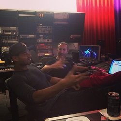Afrojack: On se marre toujours avec mon fréro @davidguetta en studio, grosse semaine !