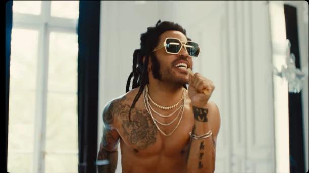 Lenny Kravitz dévoile son intimité parisienne dans son nouveau clip