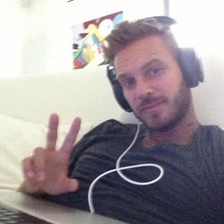 M Pokora: le tout en bossant sur le mix du live à Bercy! On vous prépare un p.tain de dvd ;) bonusettoutettout-ALPDBTour