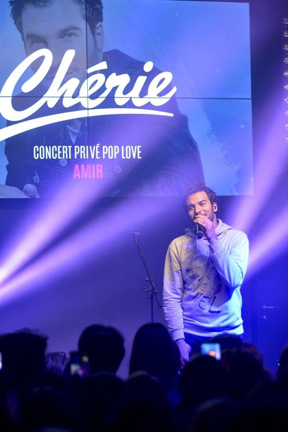 Amir sur la scène du Concert privé Pop Love
