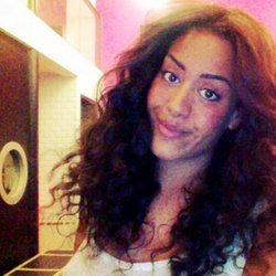 Amel Bent:   Je vous fais des milliards de bisous ma #teamel 